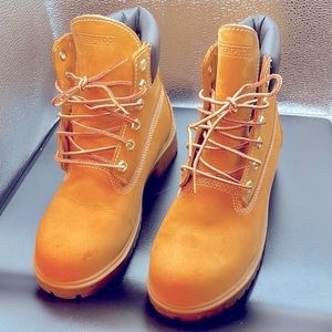 Timberland waterproof women’s boot 7M genuine leather